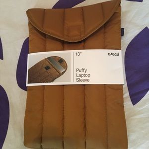 Baggu puffy laptop case brown/gold